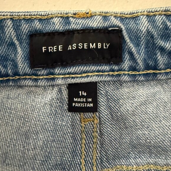FREE ASSEMBLY WOMENS SIZE 14 JEANS SUPER HIGH RISE STRAIGHT DISTRESSED LIGHT WAS - Picture 5 of 13